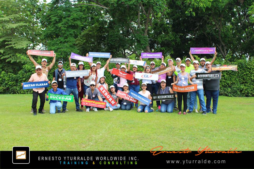 Team Building en Ecuador | Cuerdas Bajas corporativas con Ernesto Yturralde | Confianza, comunicación y colaboración